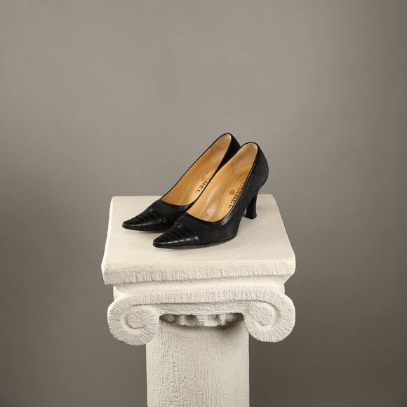 CHANEL Suede Heels Brown - Picture 2 of 10